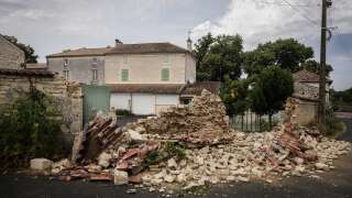 Damaged houses are seen following an overnight earthquake in La Laigne, on June 17, 2023. Residents of a region in western France on Saturday counted the cost after being stunned by a rare earthquake that has left dozens of homes damaged.
There were no fatalities, even though the earthquake was felt as far as Rennes in Brittany in the north and two aftershocks were recorded. (Photo by THIBAUD MORITZ / AFP)