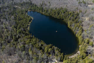 Ce lac canadien est l’incarnation de l’empreinte indélébile que l’Homme laisse sur Terre