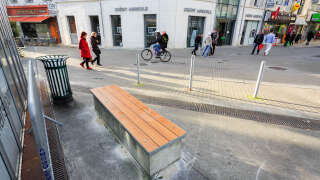 A picture taken on December 25, 2014 in Angouleme, southwestern France shows a public bench next to the 
