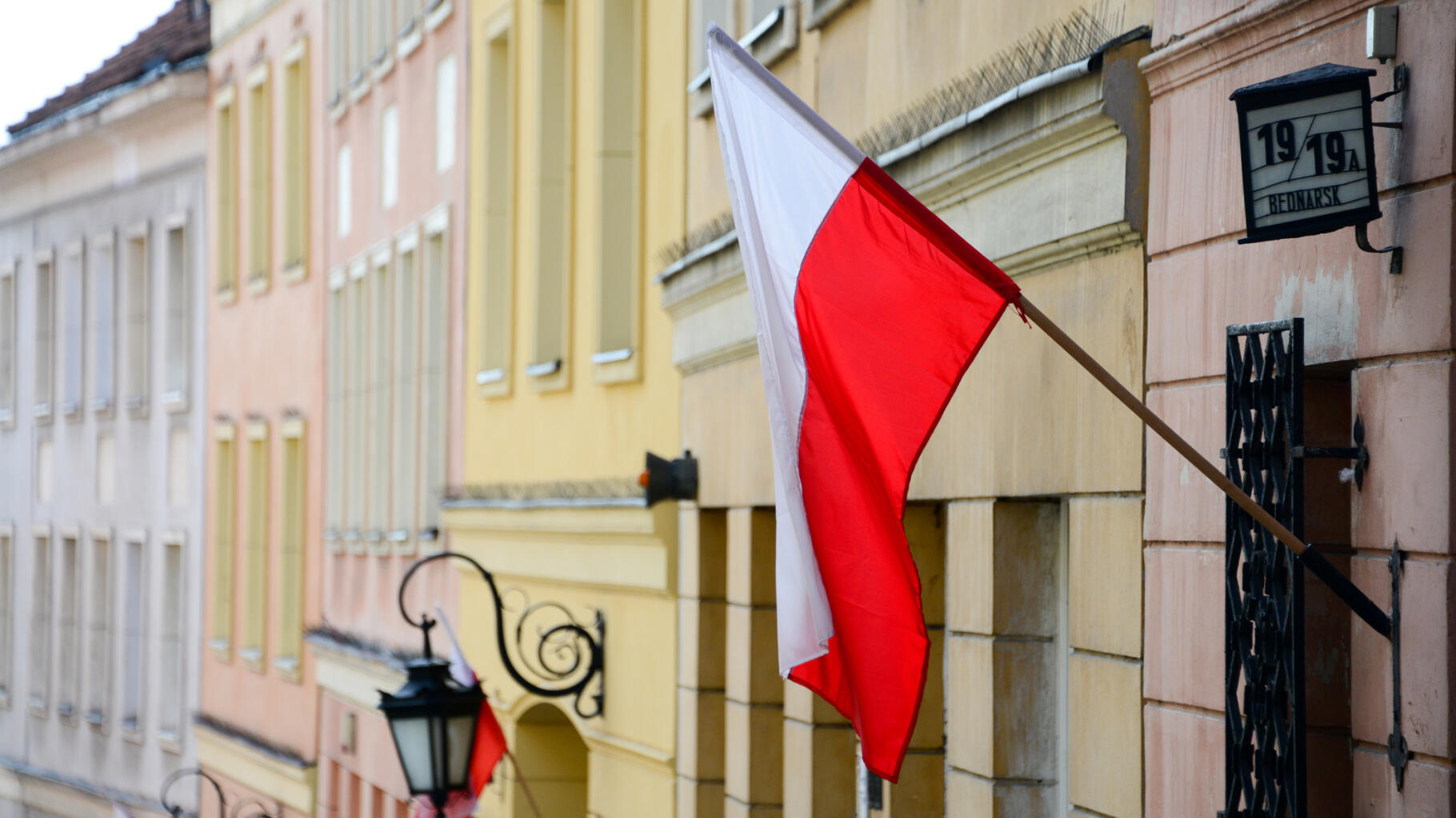 Oburzenie w Polsce po uwolnieniu przez ministra sprawiedliwości młodego neonazistowskiego działacza skazanego na 3 lata więzienia