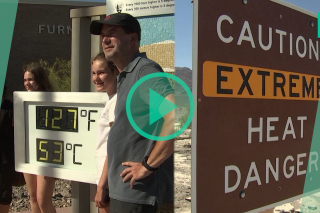 Les températures extrêmes de la vallée de la Mort sont bien loin de décourager les touristes