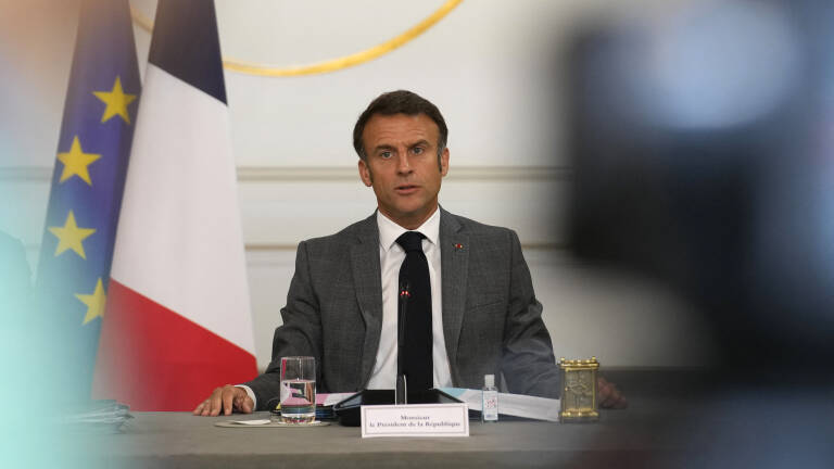 Emmanuel Macron photographié lors de l’ouverture du Conseil ministre ce vendredi 21 juillet.