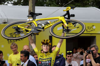 Jonas Vingegaard décroche son deuxième Tour de France d’affilée devant Pogacar