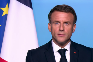 Macron « comprend l’émotion des policiers » mais refuse de commenter les propos de Frédéric Veaux