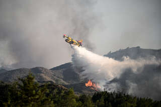 Un Canadair grec s’écrase en luttant contre les incendies, au moins deux morts