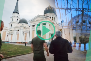 Zelensky a visité la cathédrale d’Odessa, durement frappée par des bombardements russes
