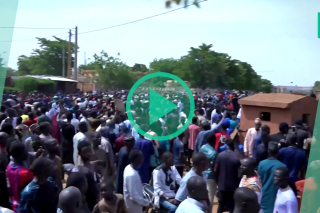 Des pro putschistes manifestent devant l’ambassade de France au Niger, l’Élysée se dit « intraitable »