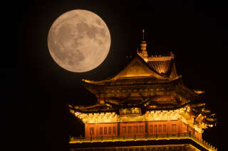 La super Lune de l’Esturgeon a illuminé les villes du monde entier, découvrez les plus belles photos