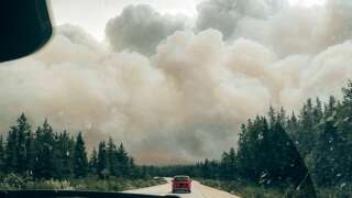 Avec une saison de feux de forêts inédite cette année, le Canada a déjà doublé son record d’émissions de carbone annuel, alors que nous ne sommes qu’en août.