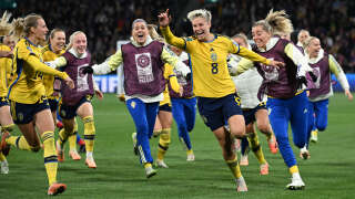Sweden's forward #08 Lina Hurtig and teammates celebrate their win during the Australia and New Zealand 2023 Women's World Cup round of 16 football match between Sweden and USA at Melbourne Rectangular Stadium in Melbourne on August 6, 2023. (Photo by WILLIAM WEST / AFP)