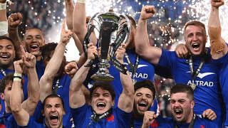 Si l’équipe de France soulève la première Coupe du monde de Rugby de son histoire, elle empochera une prime bien moins élevée que ses homologues du football.