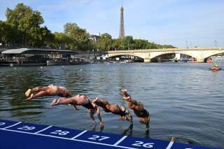 Après un premier report début août, les épreuves tests de triathlon en vue des Jeux olympiques de Paris 2024 ont lieu du 17 au 20 août. Avec notamment une épreuve très attendue de natation dans la Seine (photo prise mercredi 16 août, durant les entraînements).