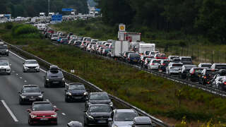 This photograph taken on July 29, 2023 shows traffic jam on a motorway in Cestas near Bordeaux, southwestern France. (Photo by Philippe LOPEZ / AFP)