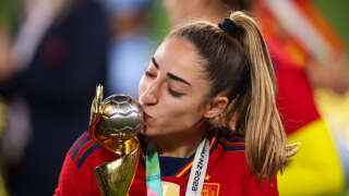 SYDNEY, AUSTRALIA - AUGUST 20: Olga Carmona of Spain kisses the trophy after the FIFA Women's World Cup Australia & New Zealand 2023 Final match between Spain and England at Stadium Australia on August 20, 2023 in Sydney, Australia. (Photo by Marc Atkins/Getty Images,)