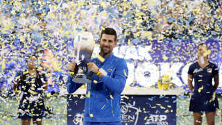 MASON, OHIO - AUGUST 20: Novak Djokovic of Serbia poses with the trophy after defeating Carlos Alcaraz of Spain during the final of the Western & Southern Open at Lindner Family Tennis Center on August 20, 2023 in Mason, Ohio.   Matthew Stockman/Getty Images/AFP (Photo by MATTHEW STOCKMAN / GETTY IMAGES NORTH AMERICA / Getty Images via AFP)