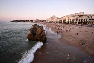 People swim in the ocean as they enjoy the sun at the Grande Plage in Biarritz, southwestern France, on August 23, 2023, as the heatwave sweeps across France. Temperatures in France hit an all-time high for late summer on August 23, 2023, the weather authority said, as the country continues to swelter under a punishing heatwave. (Photo by GAIZKA IROZ / AFP)