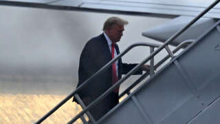 Former US President Donald Trump boards his plane as he departs Atlanta Hartsfield-Jackson International Airport in Atlanta, Georgia, on August 24, 2023. Former US President Donald Trump and 18 others have until August 25, 2023 to surrender at the courthouse after being indicted on 41 counts related to their efforts to overturn the 2020 US Presidential election. (Photo by ANDREW CABALLERO-REYNOLDS / AFP)