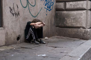En France, un nombre alarmant d’enfants contraints de dormir à la rue chaque soir
