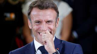Pour la rentrée, Emmanuel Macron maintient sa cote de popularité - EXCLUSIF