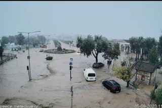 Après un incendie record, la Grèce désormais victime de pluies mortelles