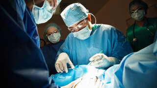 Une Néo-Zélandaise a vécu pendant 18 mois avec un instrument de chirurgie dans l’abdomen.