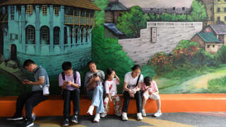 Des gens assis à Chongqing en Chine