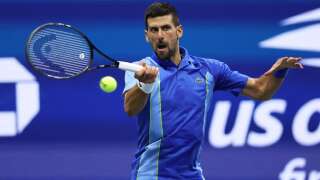 Novak Djokovic joue contre Daniil Medvedev pendant leur match de la finale du simple masculin lors de la quatorzième journée de l’US Open 2023 le 10 septembre 2023 à New York.