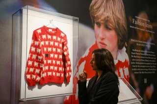 Ce « pull aux moutons » porté par la princesse Diana s’est vendu à plus d’un million d’euros 