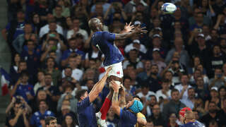 France's flanker Sekou Macalou looks at the ball in a line-out during the France 2023 Rugby World Cup Pool A match between France and Uruguay at Pierre-Mauroy stadium in Lille, northern France on September 14, 2023. (Photo by FRANCK FIFE / AFP)