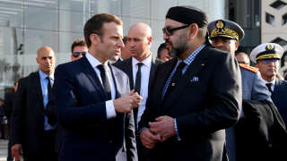 Mohammed VI s’entretient avec Emmanuel Macron, le 15 novembre 2018.