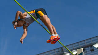Avec aisance et lors de son premier essai, Armand Duplantis a établi un nouveau record du monde du saut à la perche, désormais fixé à 6,23 mètres.