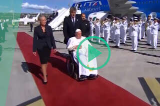 Les images de l’arrivée du pape François, accueilli par Élisabeth Borne à Marseille