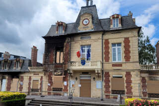 18 personnes interpellées après l’incendie d’une mairie du Val-d’Oise pendant les émeutes