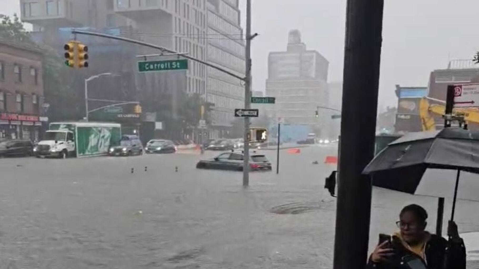 New York fait face à des pluies diluviennes, « l’état d’urgence » déclaré