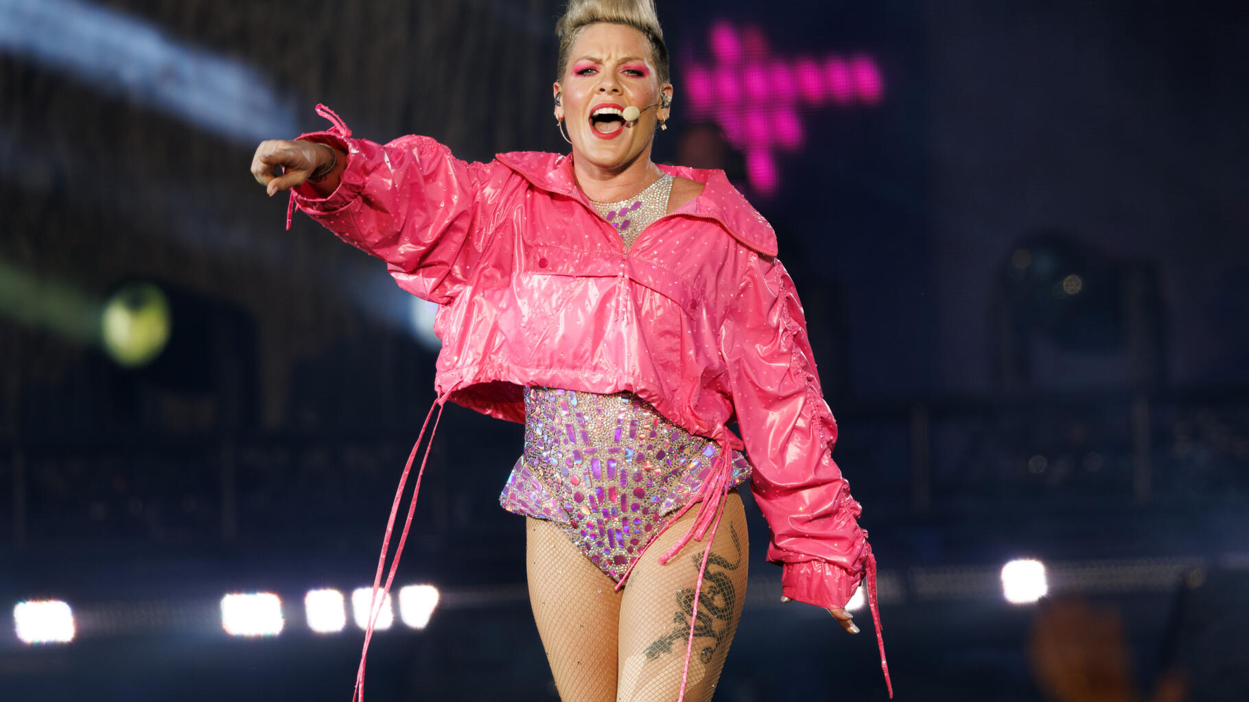 Pink repousse annule des concerts en invoquant des « soucis médicaux dans la  famille »