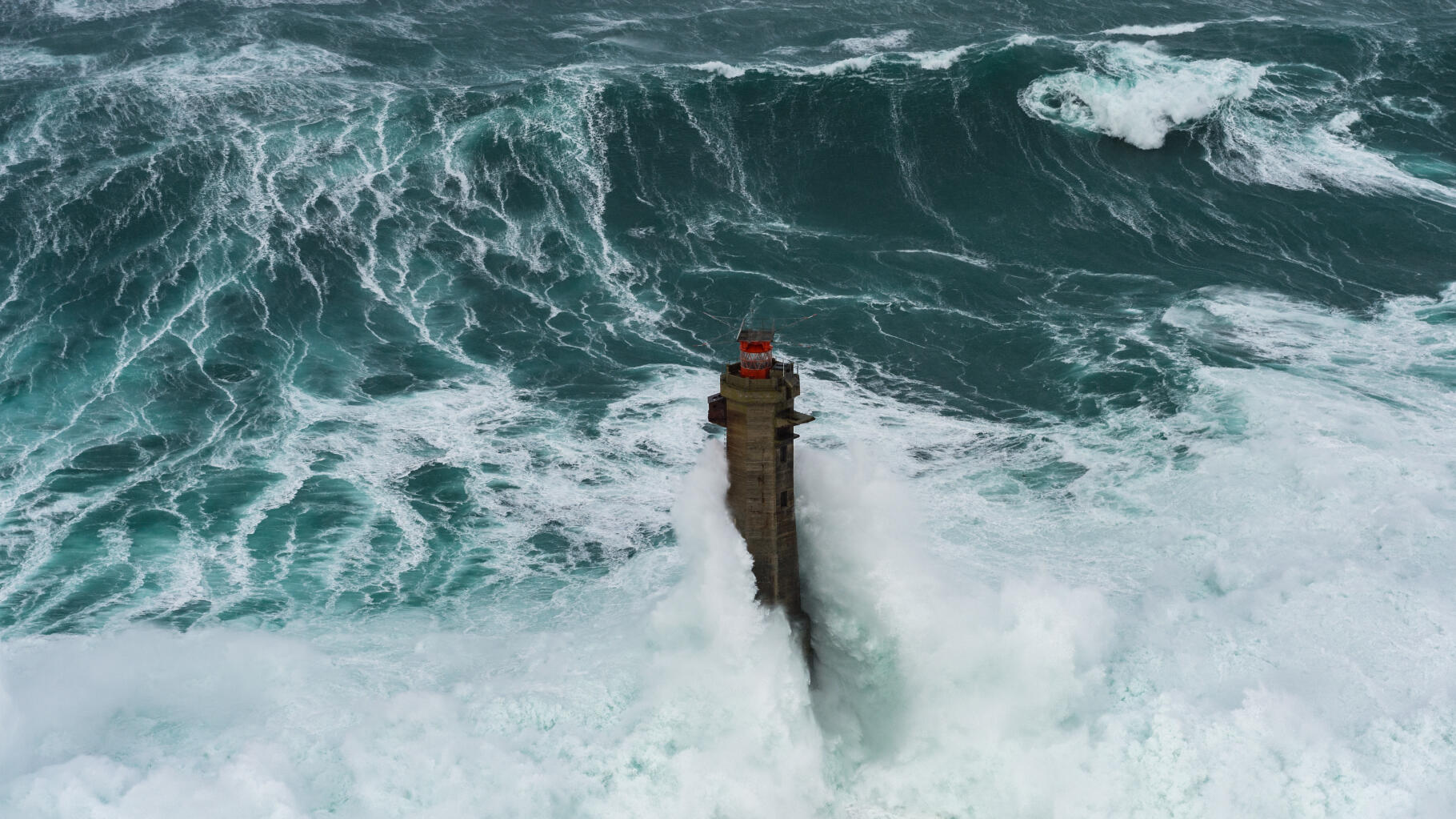   Face à la tempête Ciaran, la façade atlantique se protège des risques liés aux vents et aux vagues  