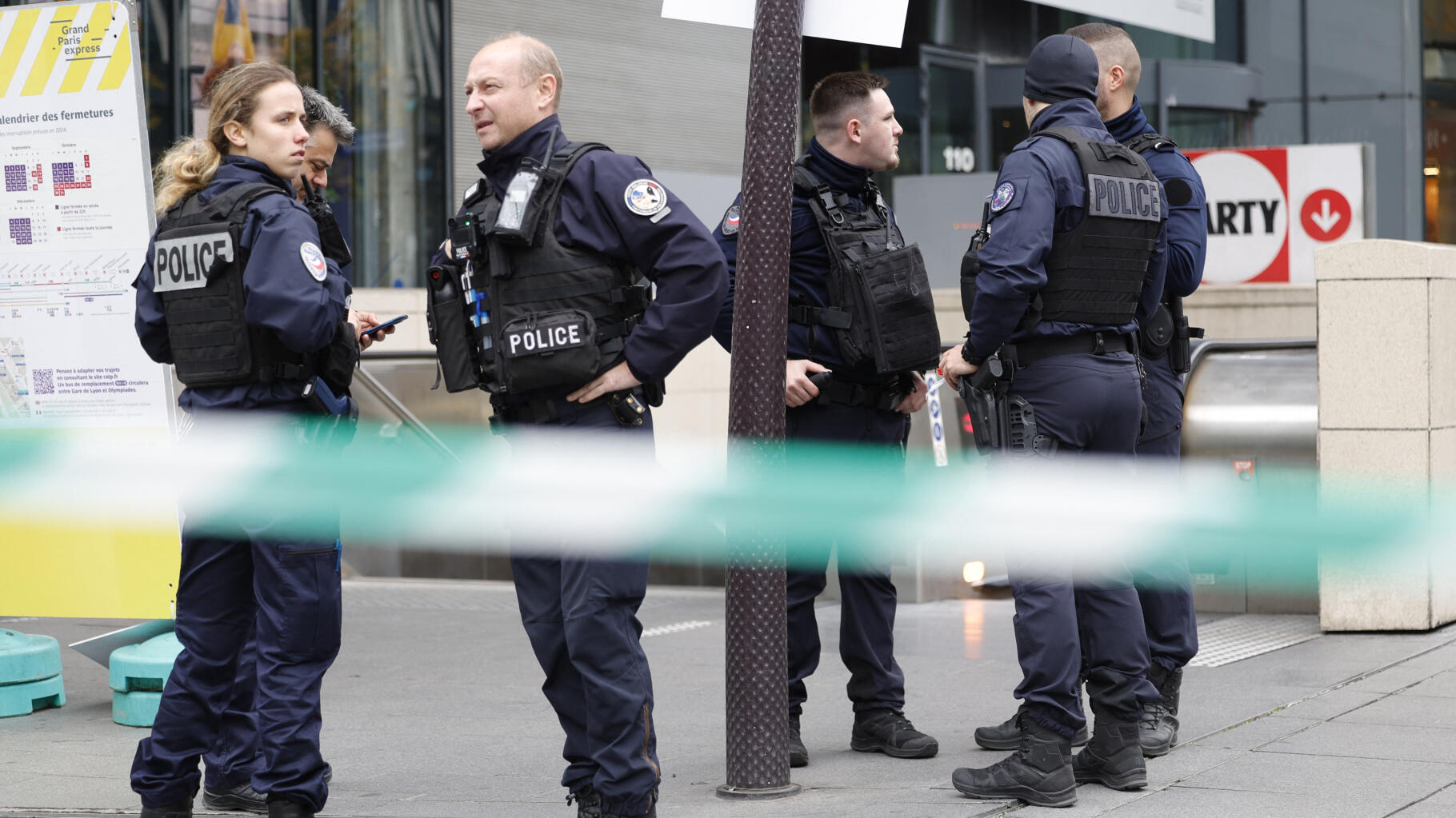   La police tire sur une femme qui proférait des menaces d’attentat à Paris, ce que l’on sait  