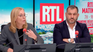 La secrétaire d’État chargée de l’Enfance Charlotte Caubel et Sébastien Boueilh, co-président de la Ciivise, dans les locaux de RTL ce 13 décembre 2023