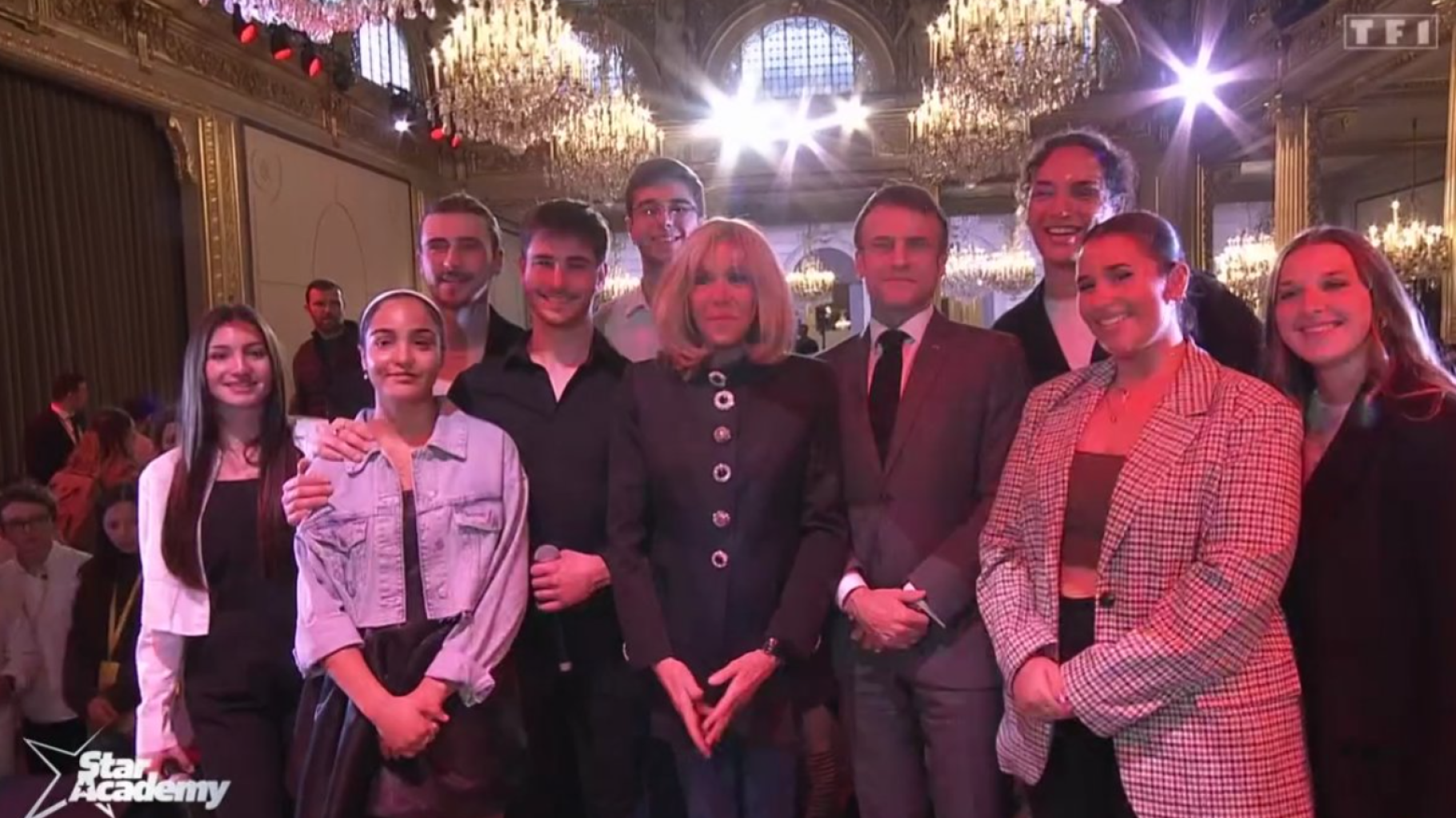 Dans “Star Academy”, Brigitte Macron a fait la tournée des candidats à l’Elysée avant la cérémonie de Noël