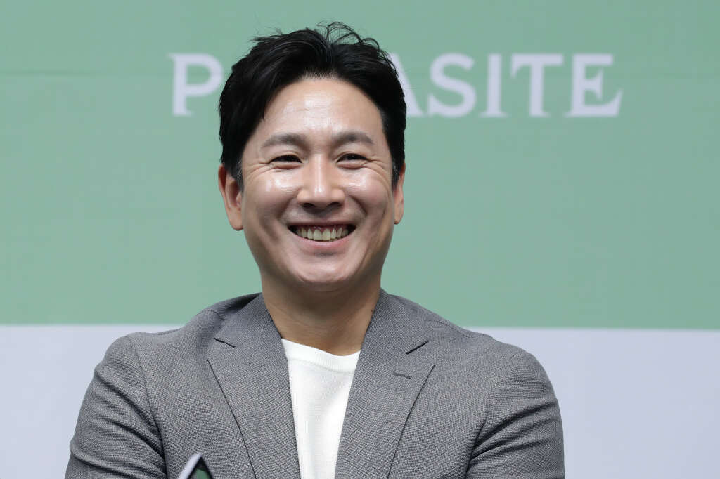 27 décembre <br>
Lee Sun Gyun
 <br>
L’acteur sud-coréen a été retrouvé mort dans sa voiture à Séoul, dans un apparent suicide après des accusations de consommation de drogues. Il avait connu une renommée mondiale en jouant dans le film « Parasite » de Bong Joon-ho.