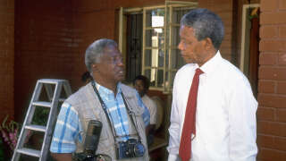 Peter Magubane, photographe de Mandela et chroniqueur de l’apartheid, est mort ce lundi 1er janvier. (Photo prise en septembre 1990)