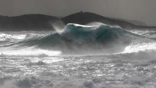 Un exercice de sécurité civile sur le risque tsunami est mené ce vendredi 19 janvier entre 10 h et 10 h 30 dans les neuf départements méditerranéens les plus exposés. (illustration : Tempête Denise au large de la Corse, en 2022)