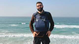 Le photo journaliste palestinien Motaz Azaiza a quitté Gaza. 