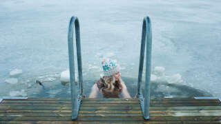 La moitié des femmes de l’étude ont déclaré que la natation en eau froide réduisait leur anxiété, mais aussi pour certaines les sautes d’humeur (35 %), les baisses de moral (31 %) et les bouffées de chaleur.