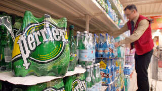 Nestlé a détruit une partie de sa production d’eau en bouteille Perrier après avoir constaté une dégradation de la qualité de l’eau dans un puit du Gard.