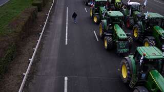 Des tracteurs d’agriculteurs mécontents sur l’A6, le 30 janvier 2024.