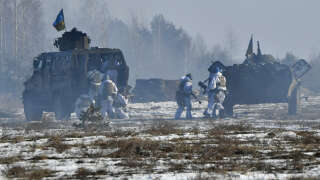 Des militaires ukrainiens participant à des exercices militaires menés par des unités d’assaut dans la région de Jytomyr, en Ukraine, le 30 janvier 2024.