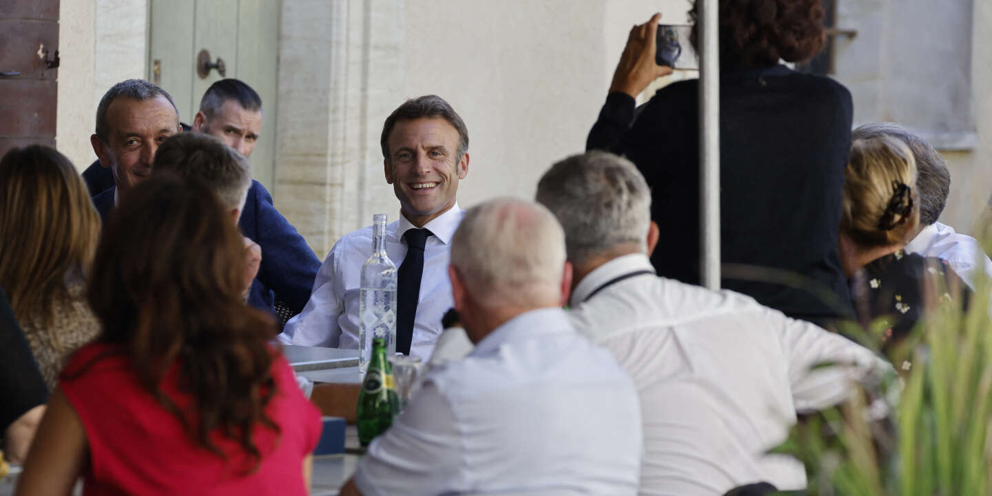 Macron s’arrête dans un bar-tabac à Roulans, dans le Doubs, à quelques heures du remaniement