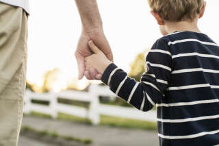 « J’ai élevé mon fils avec la parentalité positive et je culpabilise de ce qu’il impose aux autres »