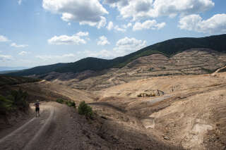 Un impressionnant glissement de terrain piège plusieurs personnes dans une mine en Turquie